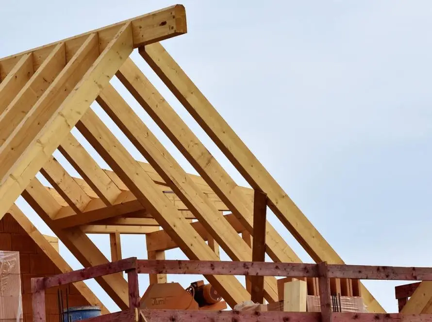 Faut-il privilégier une extension en bois, en parpaing ou en métal pour sa maison